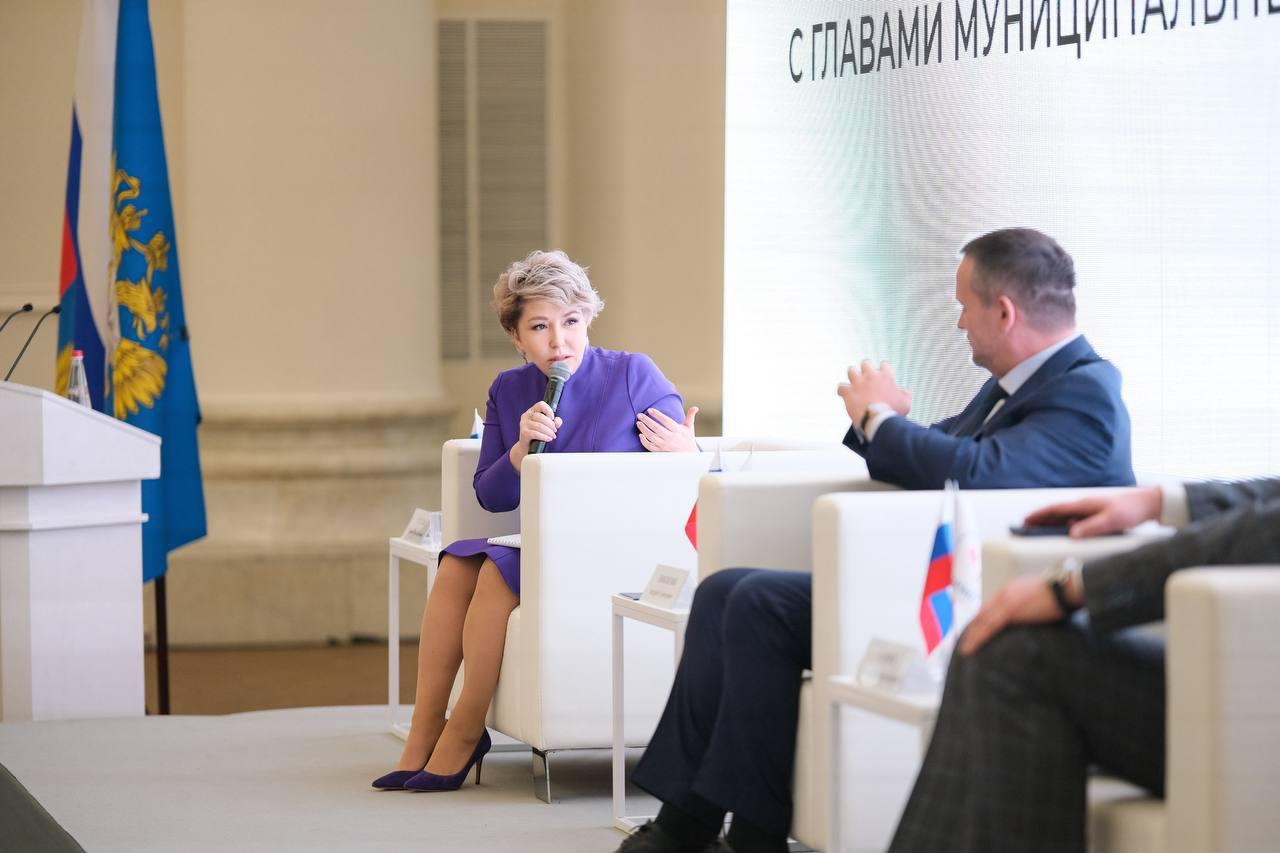 Главы муниципалитетов обсудили с министром транспорта России развитие транспортной отрасли.