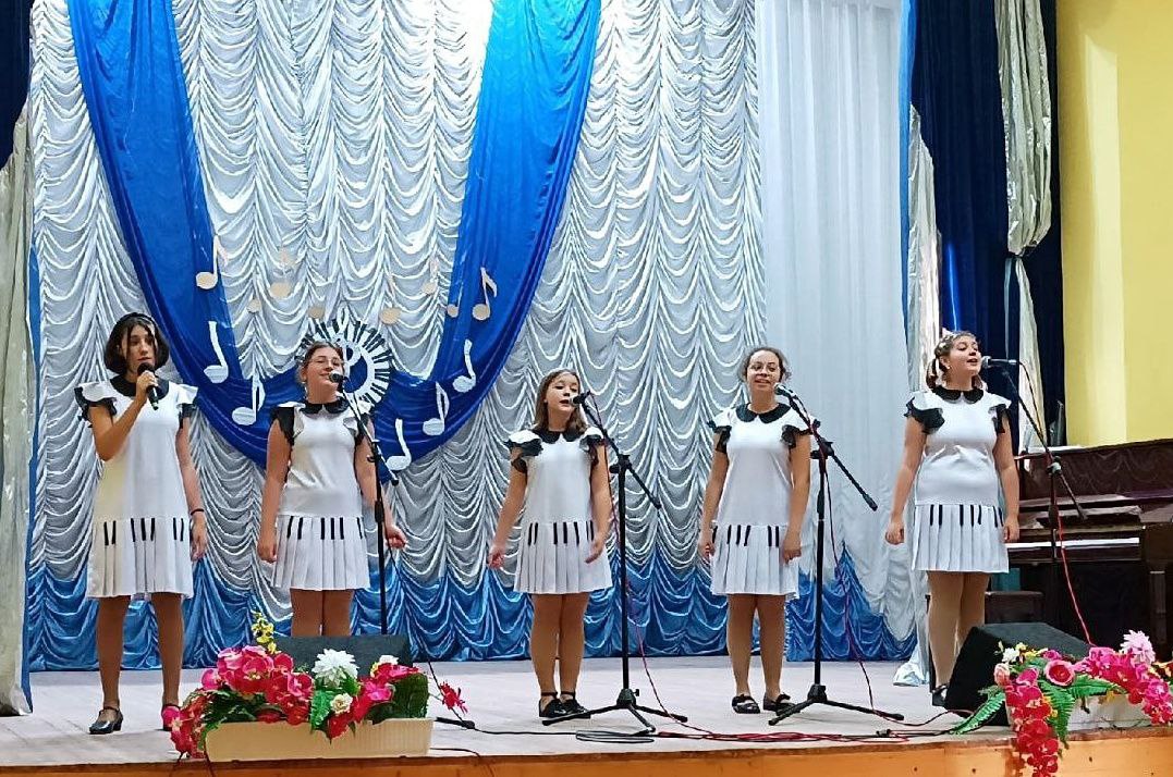 Краснояружские вокалисты стали лауреатами регионального конкурса «Волшебный цветок».