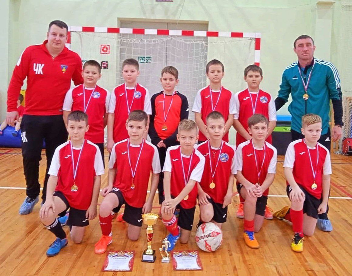 Команда наших юных спортсменов стала победителем открытого Новогоднего турнира по мини-футболу Ракитянской спортивной школы среди юношей 2011-2012 года рождения.