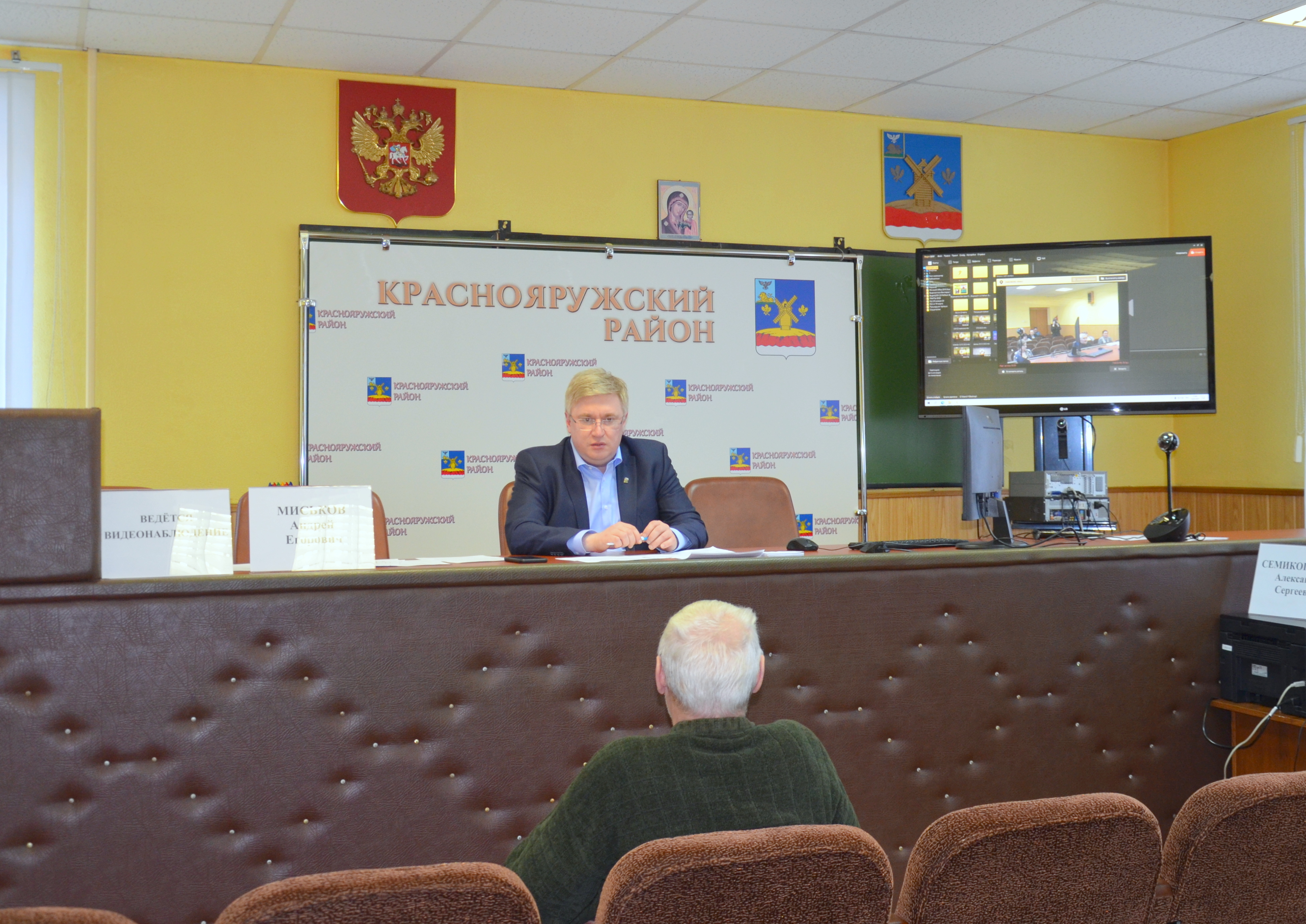 По поручению губернатора Белгородской области Вячеслава Гладкова  продолжается заседание комиссии по вопросам граждан, которые утратили домовладения в результате обстрелов со стороны ВСУ.