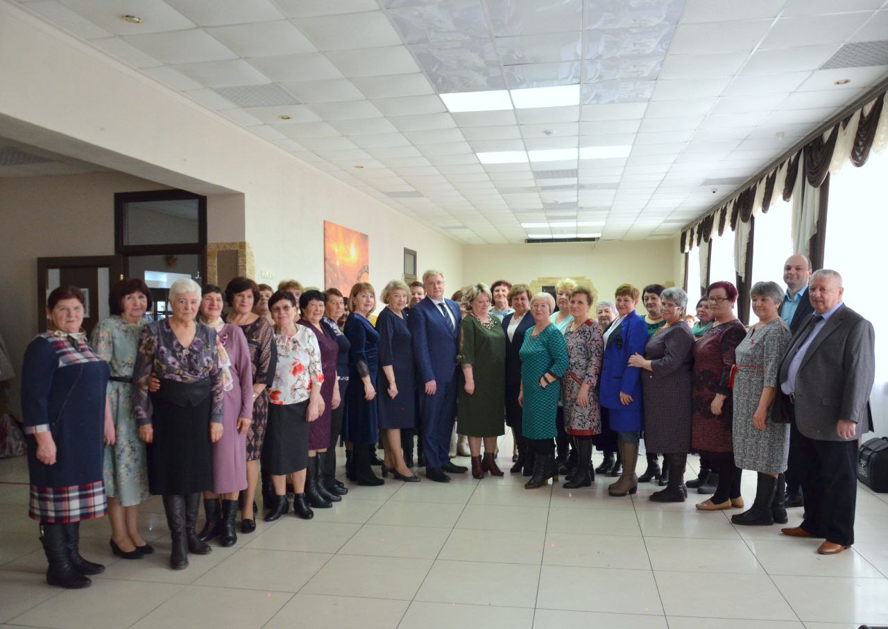Глава Краснояружского района встретился с представительницами общественных организаций, ТОСов и НКО .