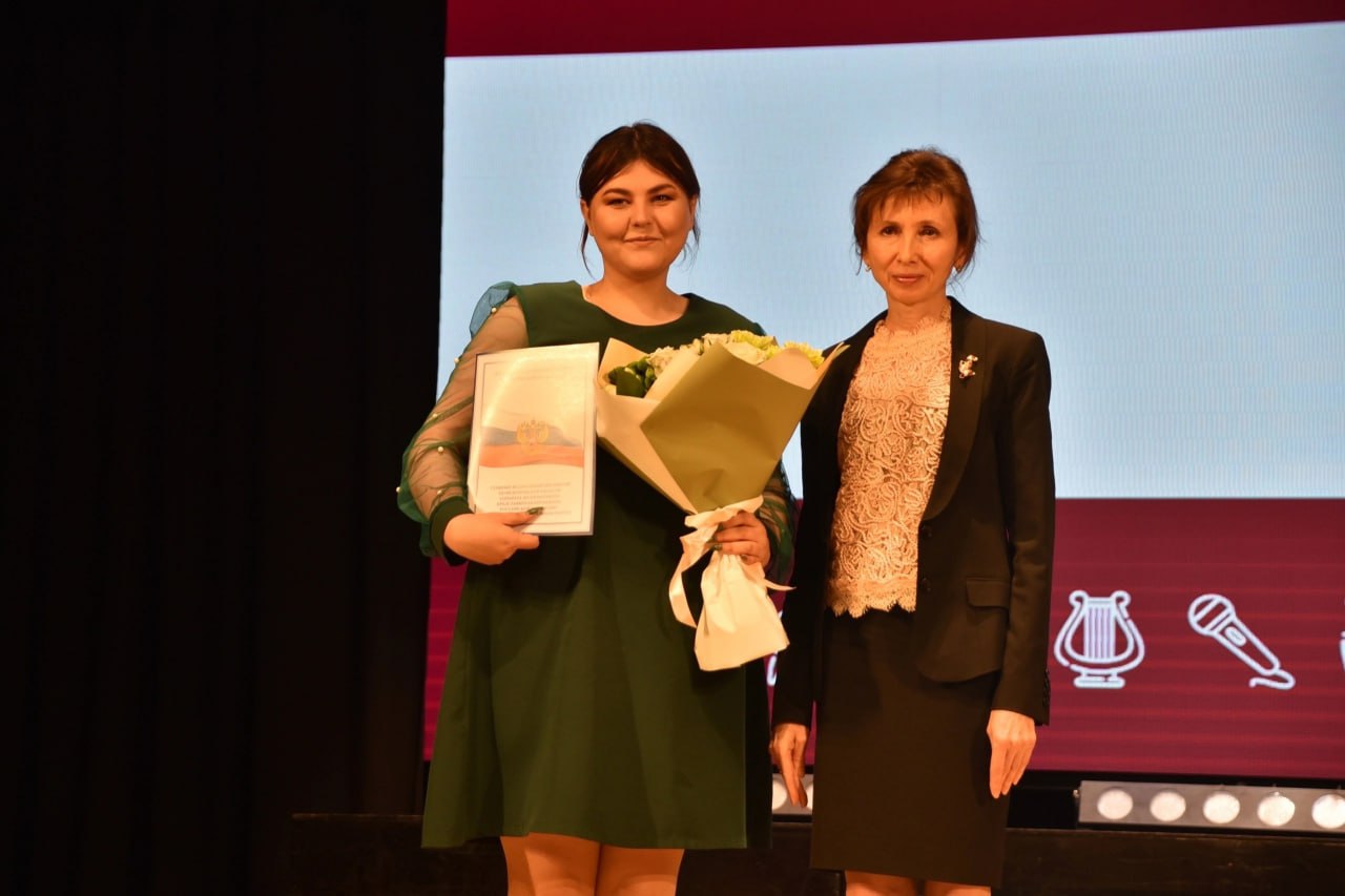 Художественный руководитель Графовского СДК Инна Ларионова получила областную награду за добросовестный труд, высокий профессионализм и личный вклад в развитие культуры региона