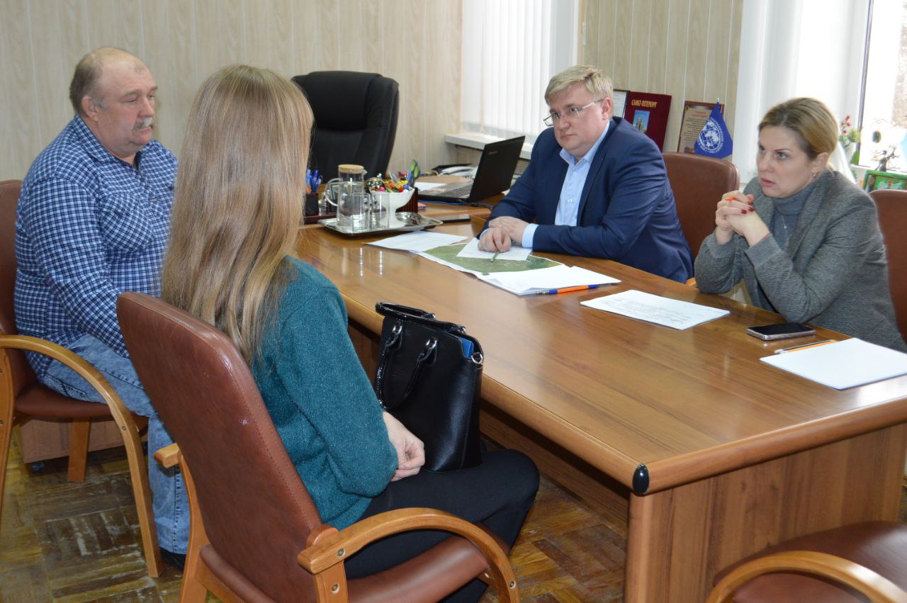 Министр строительства Белгородской области Оксана Петровна Козлитина провела выездной личный приём граждан в нашем районе.