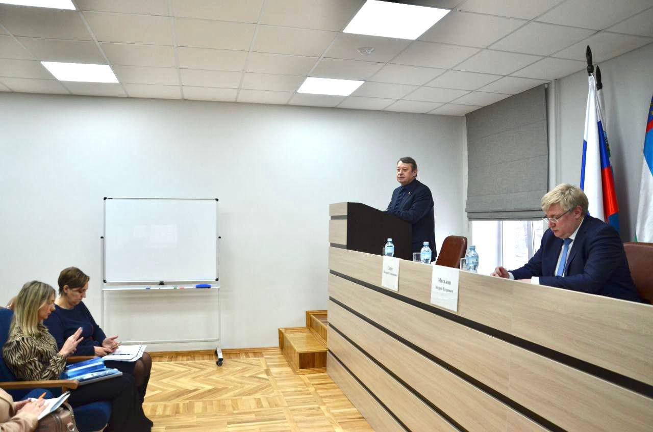 Краснояружский район с рабочим визитом посетил депутат Государственной Думы РФ Валерий Скруг.