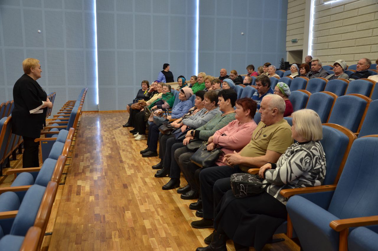 Пожилые активисты из Теребренского и Колотиловского сельских поселений побывали с экскурсией в Красной Яруге.