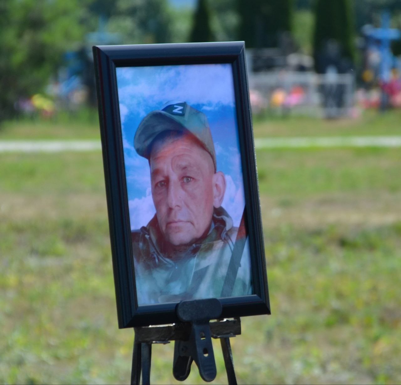 Сегодня краснояружцы простились с героем из села Вязовое, который погиб при выполнении боевых задач в ходе СВО.