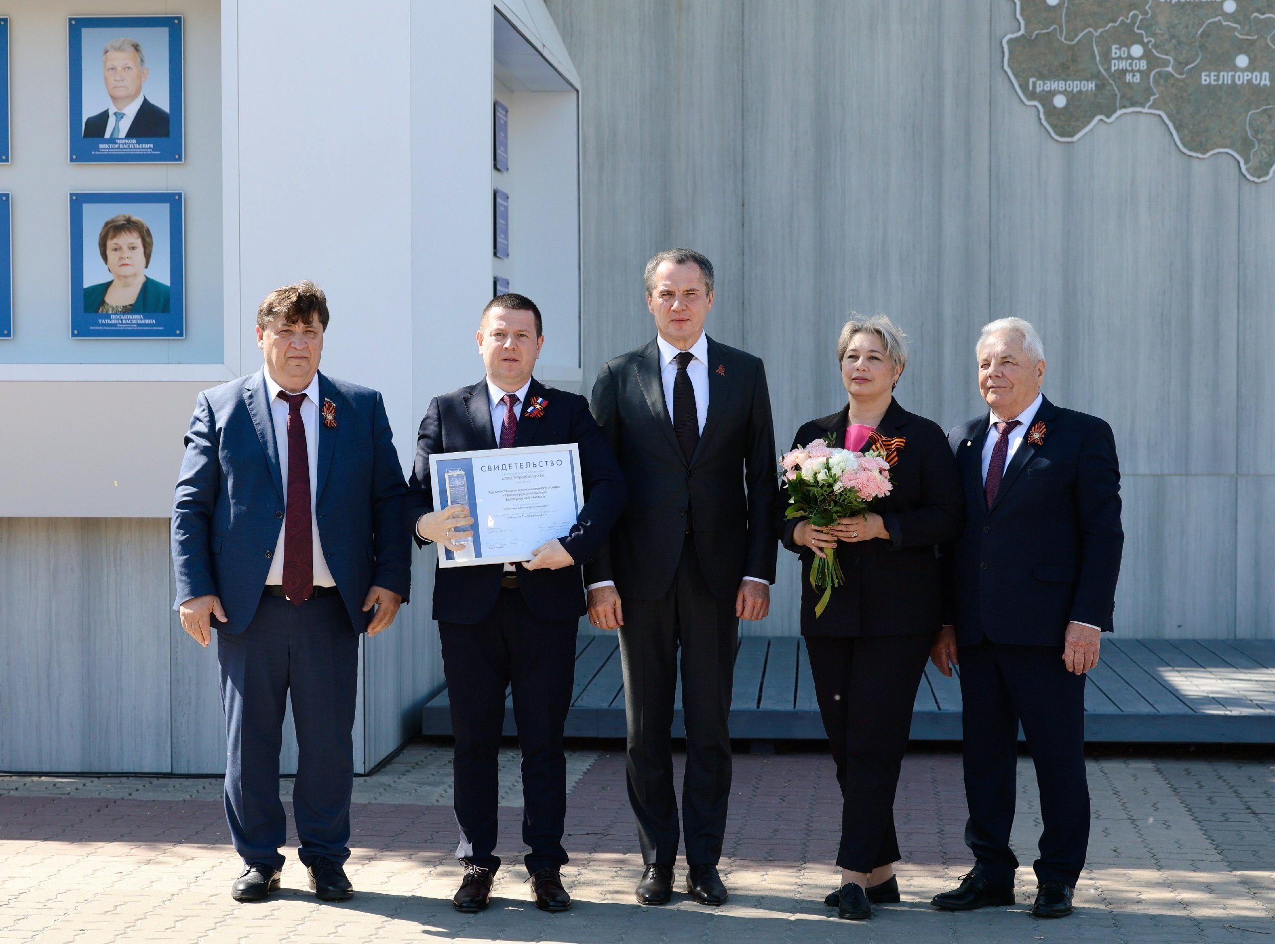 Краснояружцы занесены на областную Аллею Трудовой Славы.