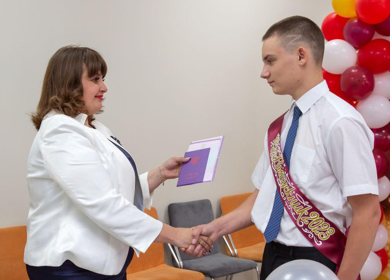 Краснояружские девятиклассники получили первый документ об основном общем образовании. Краснояружские девятиклассники получили первый документ об основном общем образовании.