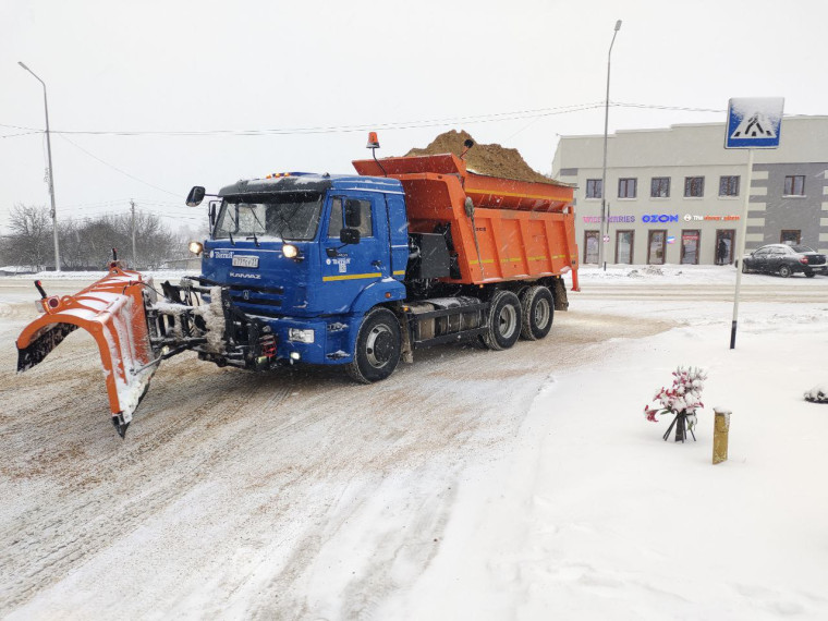 В Краснояружском районе продолжаются работы по уборке улично-дорожной сети..