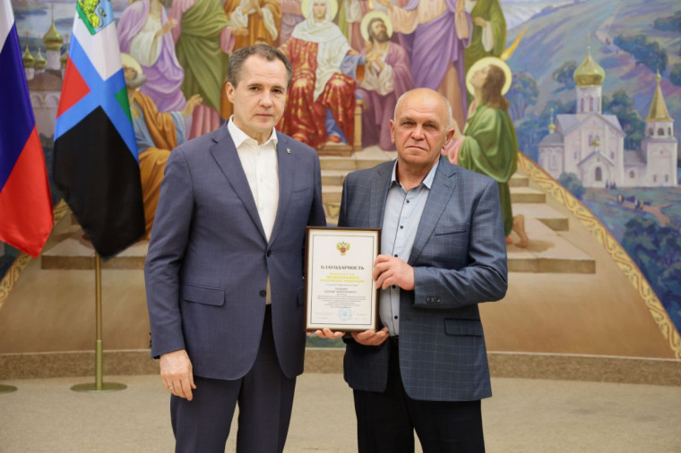 Фельдшер Краснояружского поста службы скорой помощи Сергей Руденко отмечен Благодарностью министра здравоохранения РФ.. Фельдшер Краснояружского поста службы скорой помощи Сергей Руденко отмечен Благодарностью министра здравоохранения РФ..