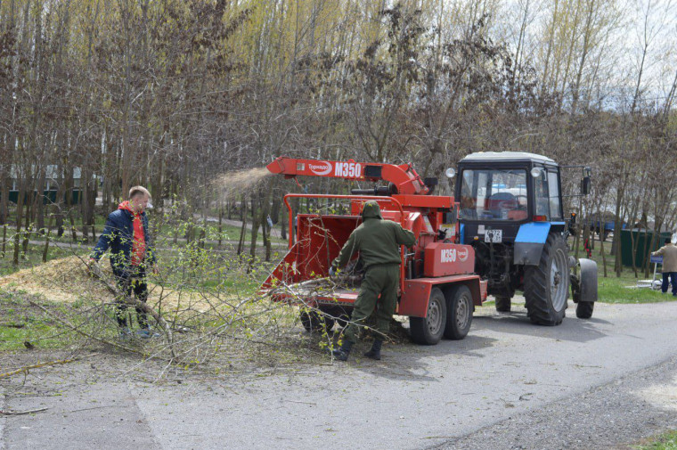 Около 2 тысяч краснояружцев приняли участие в общерайонном субботнике. Около 2 тысяч краснояружцев приняли участие в общерайонном субботнике.