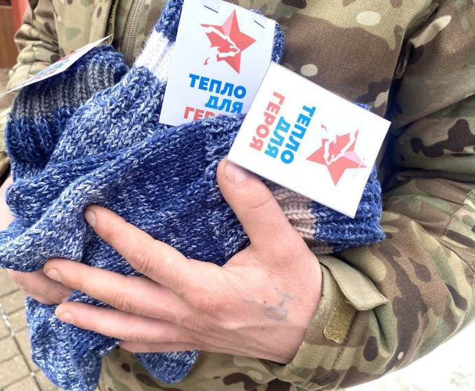 Более 300 пар носков связали наши жительницы для бойцов СВО в рамках всероссийской акции «Тепло для героя».
