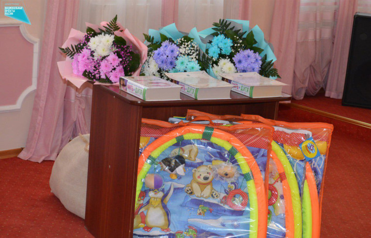 Более 600 краснояружских малышей получили единый подарок к своему рождению за последние пять лет.