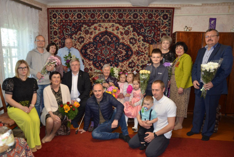 Глава района побывал в гостях у труженицы тыла, ветерана труда Марии Гавриловны Гащенко, которая сегодня отмечает 95-й День рождения..