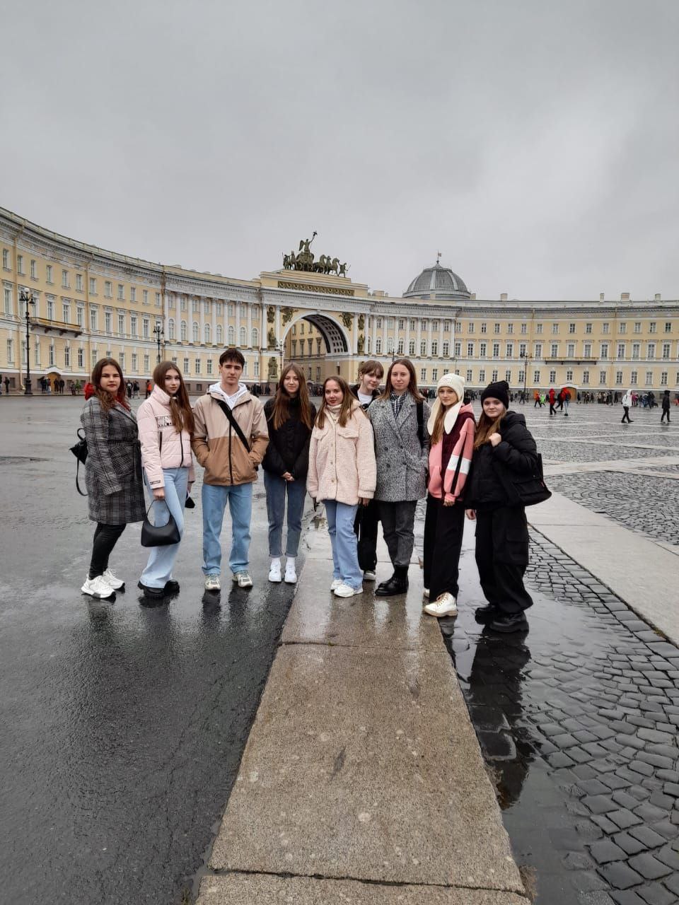 Краснояружские школьники побывали с <b>экскурсией</b> в <b>Санкт</b>-<b>Петербурге</b> в рамках ...